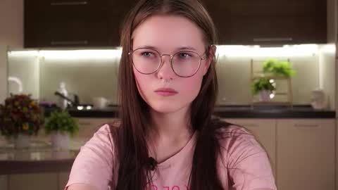 Snapshot of angelabalay chatting on September 10, 11:10 am Mary online show from September 10, 11:10 am