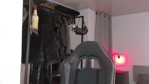 Angela help me reach 100 thumbs up online show from September 25, 10:57 pm