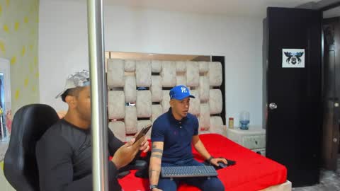 Snapshot of angelandchris chatting on September 10, 12:16 pm Angel And Cris online show from September 10, 12:16 pm