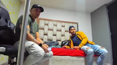 Snapshot of angelandchris chatting on September 13, 12:16 pm Angel And Cris online show from September 13, 12:16 pm