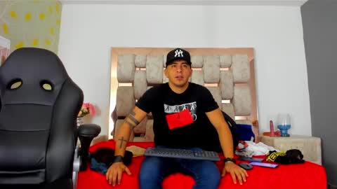 Snapshot of angelandchris chatting on September 17, 12:07 pm Angel And Cris online show from September 17, 12:07 pm
