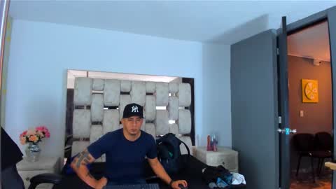 Snapshot of angelandchris chatting on September 18, 12:07 pm Angel And Cris online show from September 18, 12:07 pm
