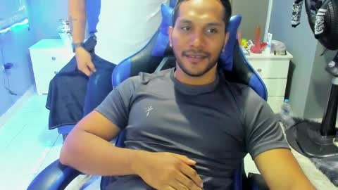 Snapshot of angelandchris chatting on September 19, 12:28 pm Angel And Cris online show from September 19, 12:28 pm