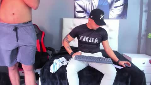 Snapshot of angelandchris chatting on September 27, 12:43 pm Angel And Cris online show from September 27, 12:43 pm