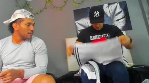 Snapshot of angelandchris chatting on September 29, 12:32 pm Angel And Cris online show from September 29, 12:32 pm