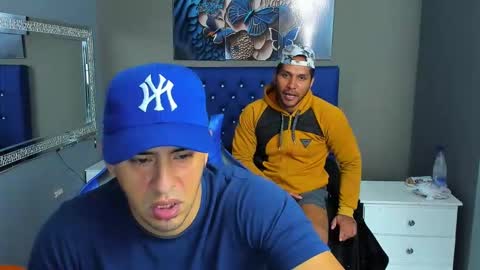 Snapshot of angelandchris chatting on October 16, 12:39 pm Angel And Cris online show from October 16, 12:39 pm
