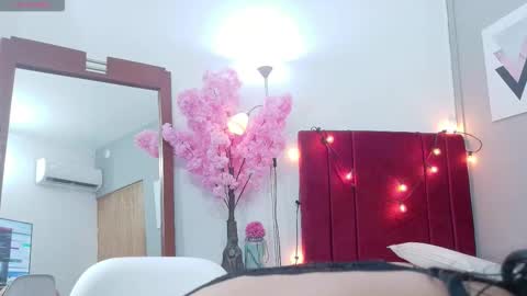 Snapshot of angelarumiee chatting on November 29, 3:31 am Angela online show from November 29, 3:31 am