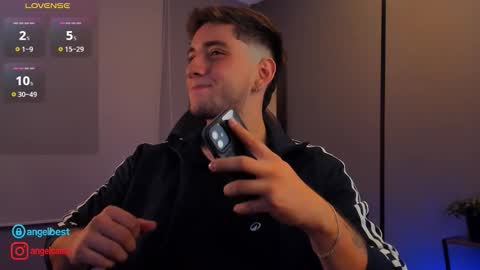 Snapshot of angelbell19 chatting on October 25, 1:24 am angelbell19 online show from October 25, 1:24 am