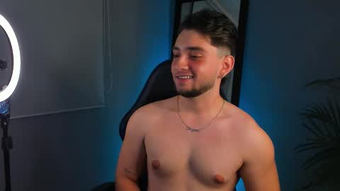 Snapshot of angelbell19 chatting on December 17, 1:55 am angelbell19 online show from December 17, 1:55 am