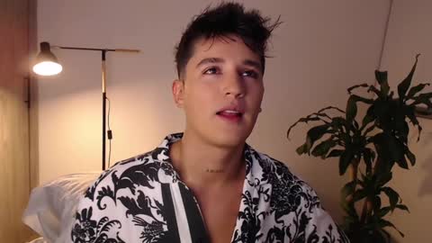 Snapshot of angelcossio chatting on December 3, 1:08 am Angel online show from December 3, 1:08 am