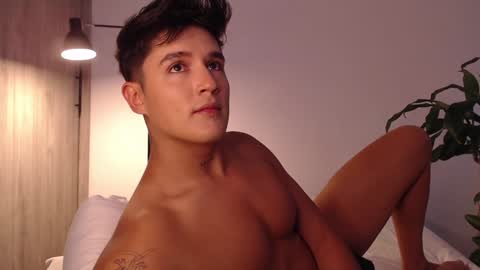 Snapshot of angelcossio chatting on December 4, 8:40 pm Angel online show from December 4, 8:40 pm