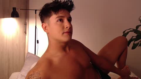 Snapshot of angelcossio chatting on December 9, 1:51 am Angel online show from December 9, 1:51 am