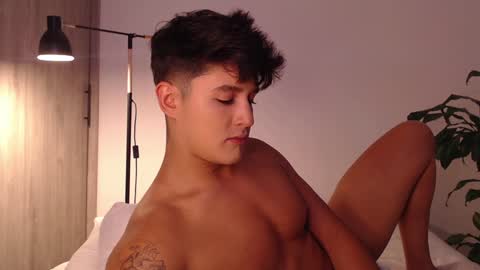 Snapshot of angelcossio chatting on December 11, 9:23 pm Angel online show from December 11, 9:23 pm