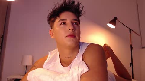 Snapshot of angelcossio chatting on September 16, 1:17 am Angel online show from September 16, 1:17 am