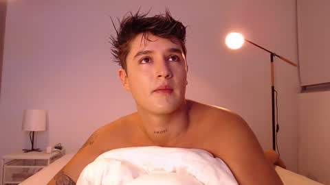 Snapshot of angelcossio chatting on November 11, 1:05 am Angel online show from November 11, 1:05 am