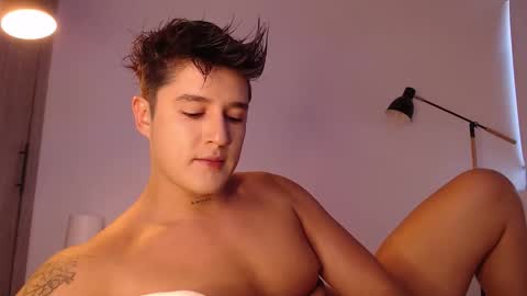 Snapshot of angelcossio chatting on November 11, 9:15 pm Angel online show from November 11, 9:15 pm