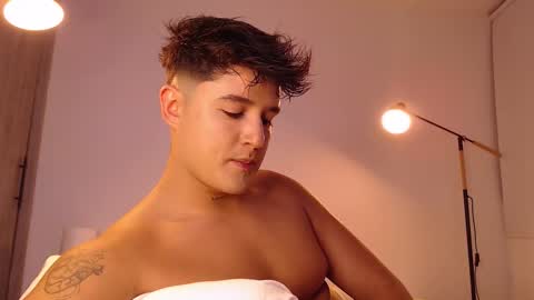 Snapshot of angelcossio chatting on November 14, 12:42 am Angel online show from November 14, 12:42 am