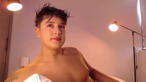 Snapshot of angelcossio chatting on December 4, 7:33 pm Angel online show from December 4, 7:33 pm