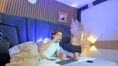 Snapshot of angeldoll_1 chatting on February 9, 1:42 am Angel Doll online show from February 9, 1:42 am