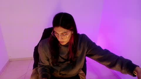 angele online show from March 31, 7:36 pm