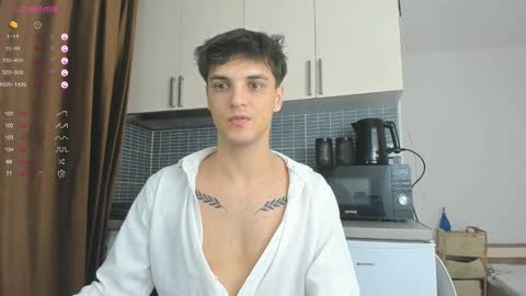 Snapshot of angelfrank chatting on March 11, 3:59 am Frankie online show from March 11, 3:59 am