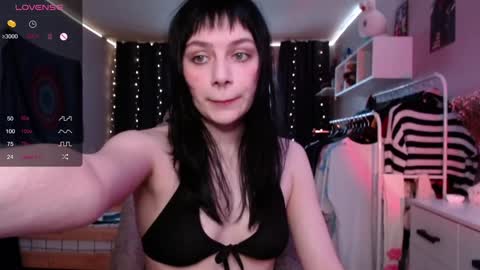 Snapshot of angelic_shawty chatting on December 12, 4:04 am Angel Katy  online show from December 12, 4:04 am