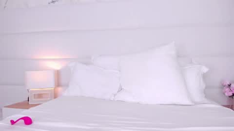 Snapshot of angelicmoon chatting on December 12, 6:47 am Angelic online show from December 12, 6:47 am