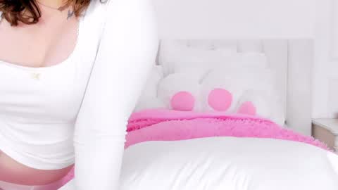 Snapshot of angelicmoon chatting on December 17, 6:45 am Angelic online show from December 17, 6:45 am
