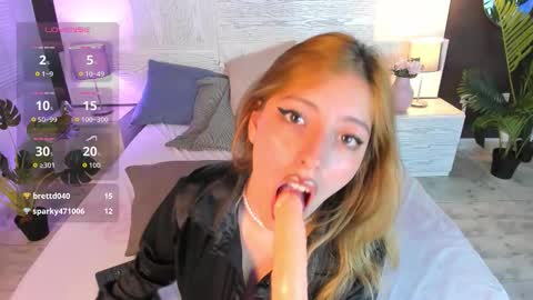 Snapshot of angeliique_ chatting on October 10, 8:30 pm Angelique online show from October 10, 8:30 pm