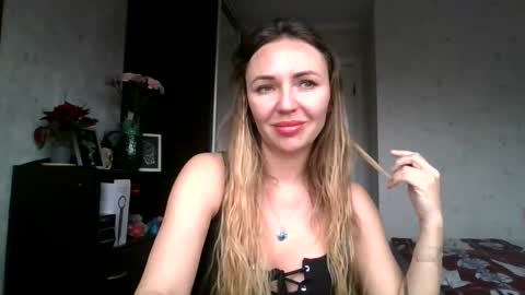 angelinalove28 online show from December 18, 7:47 am