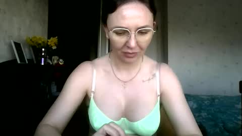 angelinalove28 online show from April 5, 7:27 am