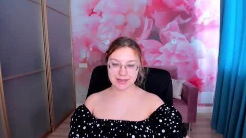 AngelinaLow online show from March 1, 6:26 am