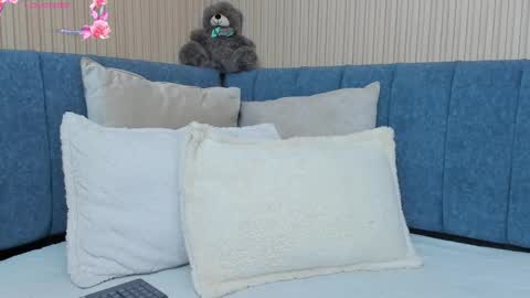 Snapshot of angeline__cute chatting on October 6, 2:25 pm angeline online show from October 6, 2:25 pm