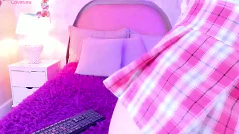 angeline online show from March 17, 12:08 pm