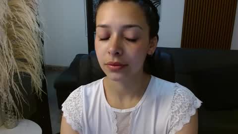 Snapshot of angeline_davies chatting on March 3, 12:05 pm angeline_davies online show from March 3, 12:05 pm
