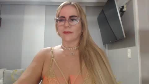 Snapshot of angelinna_12 chatting on September 11, 1:49 am angelinna_12 online show from September 11, 1:49 am