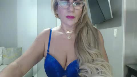 Snapshot of angelinna_12 chatting on September 18, 2:02 am angelinna_12 online show from September 18, 2:02 am