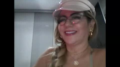 Snapshot of angelinna_12 chatting on September 25, 5:00 am angelinna_12 online show from September 25, 5:00 am