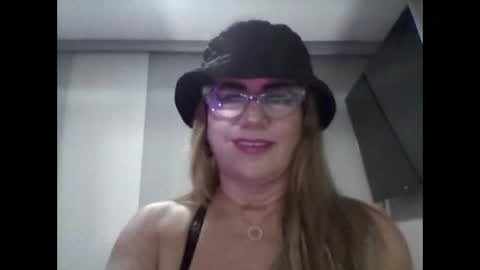 Snapshot of angelinna_12 chatting on September 26, 4:27 am angelinna_12 online show from September 26, 4:27 am