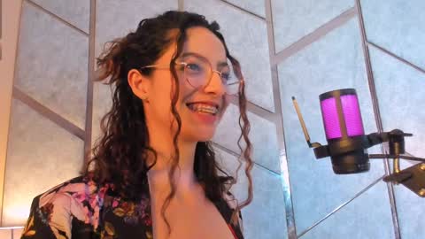 Angel online show from February 6, 10:10 pm