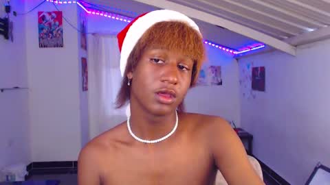 Snapshot of angell_dustt chatting on December 23, 10:23 pm Danielle online show from December 23, 10:23 pm
