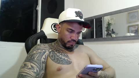 Snapshot of angellatino0 chatting on December 8, 6:11 am angellatino0 online show from December 8, 6:11 am