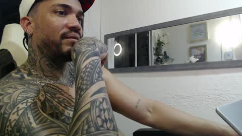 Snapshot of angellatino0 chatting on December 9, 1:07 am angellatino0 online show from December 9, 1:07 am