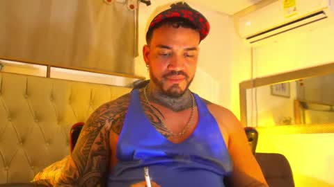 Snapshot of angellatino0 chatting on December 25, 9:02 am angellatino0 online show from December 25, 9:02 am