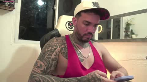 Snapshot of angellatino0 chatting on December 26, 4:43 am angellatino0 online show from December 26, 4:43 am