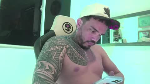 Snapshot of angellatino0 chatting on December 31, 2:40 am angellatino0 online show from December 31, 2:40 am