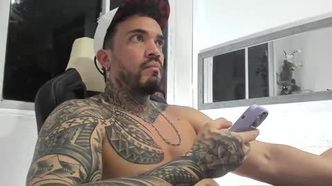 Snapshot of angellatino0 chatting on January 2, 3:48 am angellatino0 online show from January 2, 3:48 am