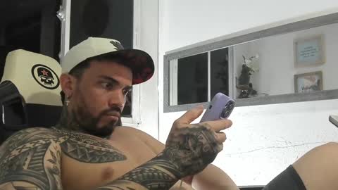 Snapshot of angellatino0 chatting on January 2, 7:01 am angellatino0 online show from January 2, 7:01 am