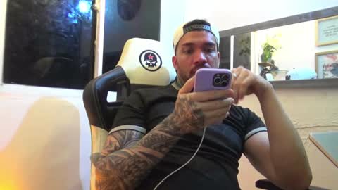 Snapshot of angellatino0 chatting on January 6, 9:19 am angellatino0 online show from January 6, 9:19 am