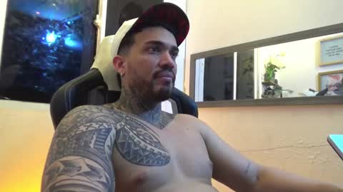 Snapshot of angellatino0 chatting on January 12, 11:36 pm angellatino0 online show from January 12, 11:36 pm